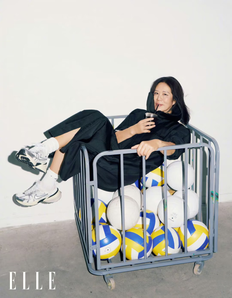 在她身后一, 秋高气爽 在她身后一, 秋高气爽