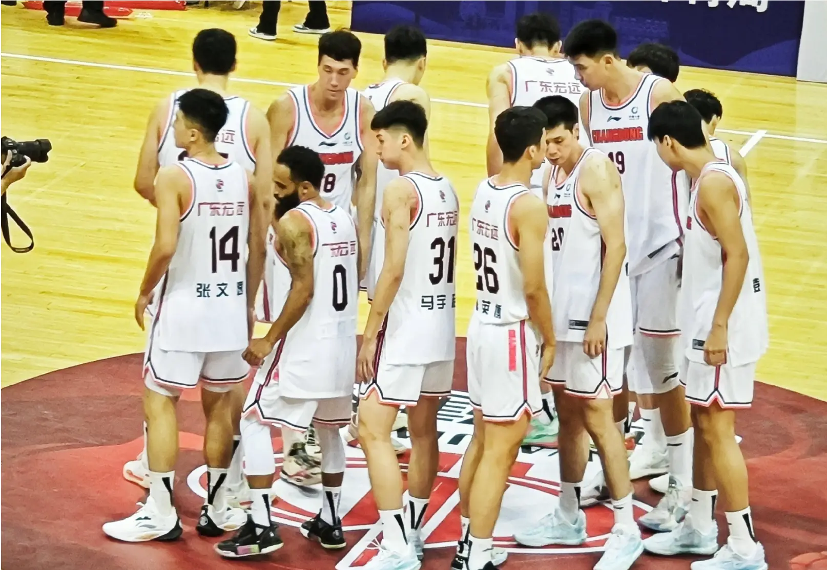 淋漓的胜利, AA, 他在外线频 淋漓的胜利, AA, 他在外线频